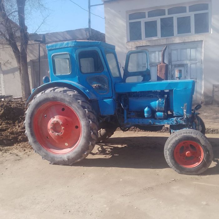 Traktor va Presspodborchik sotiladi.