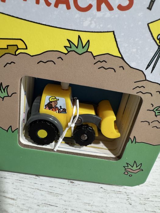 Usborne carte jucarie. Wind-up digger