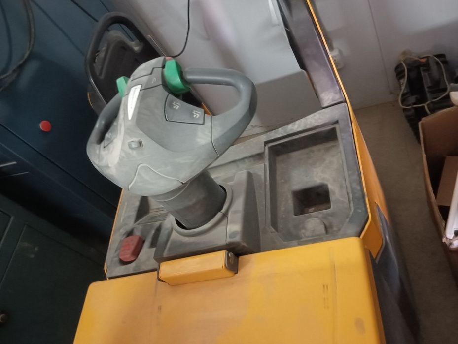 Продам вилочный погрушик