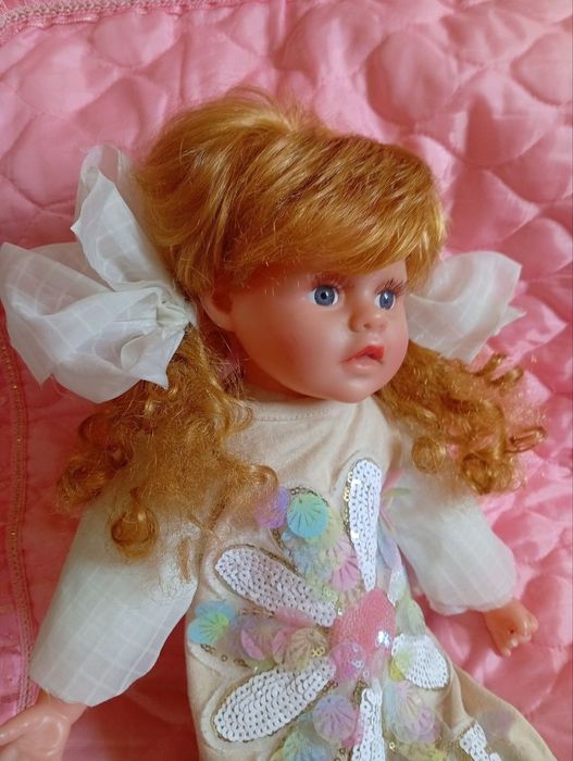 Симпатичная куколка!