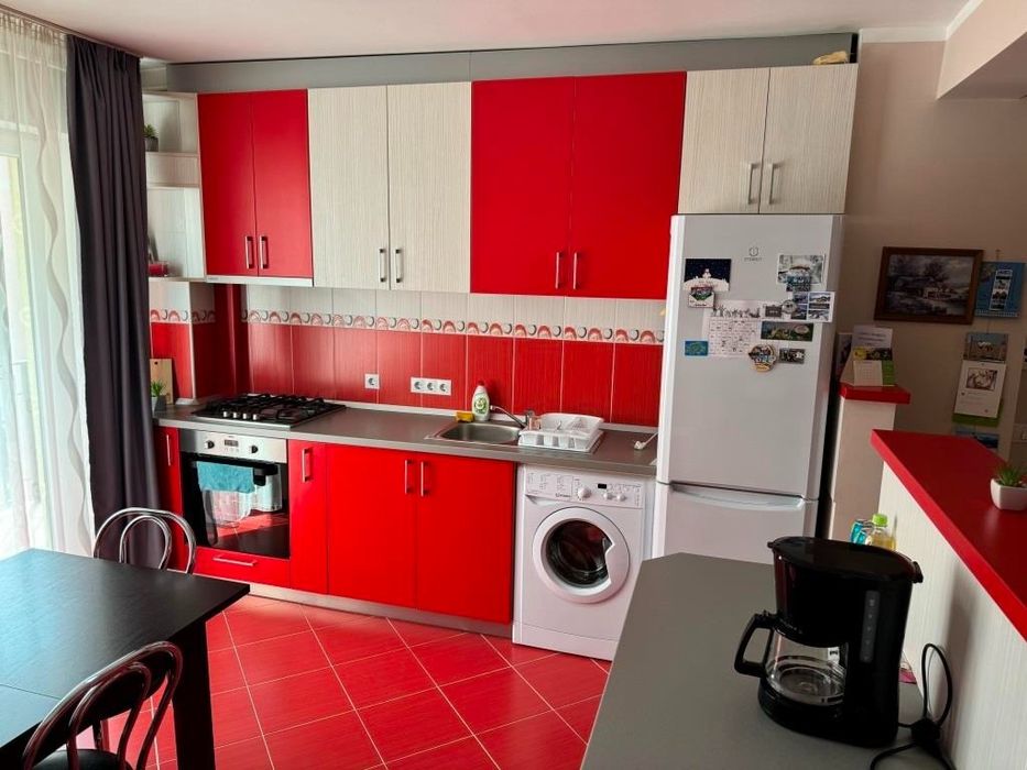 Închiriez apartament cu trei camere