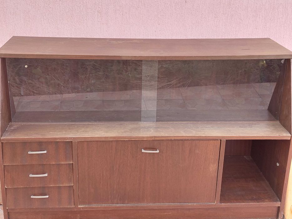 Продавам разтегателен диван, ракла, бар за хол