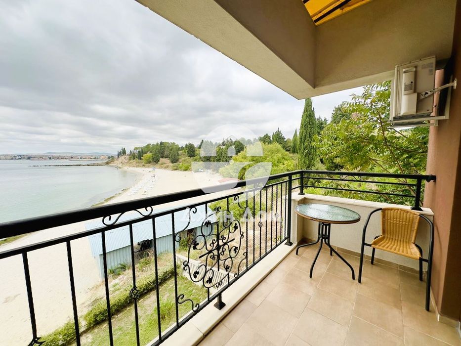 Тристаен апартамент с ПАНОРАМА МОРЕ в Акротирия Бийч, гр. Несебър