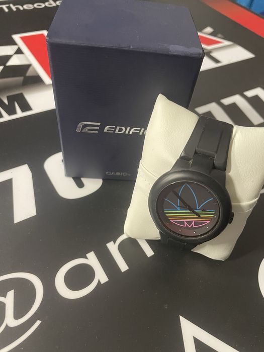 Amanet ozana vinde ceas Adidas