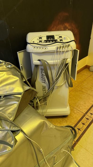 Vand la pachet aparat de drenaj limfatic cu pat si lipolaser