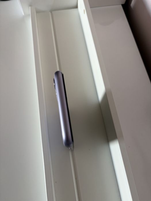 Vând iPhone 11 – stare foarte bună, perfect funcțional!