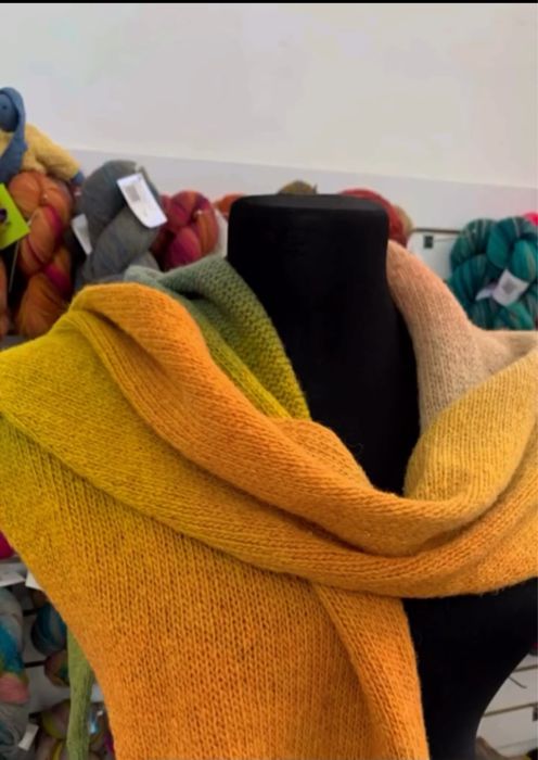 Шаль из натуральной шерсти.