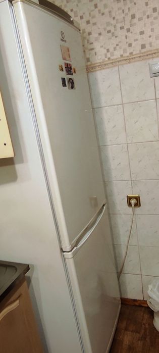 Холодильник Indesit