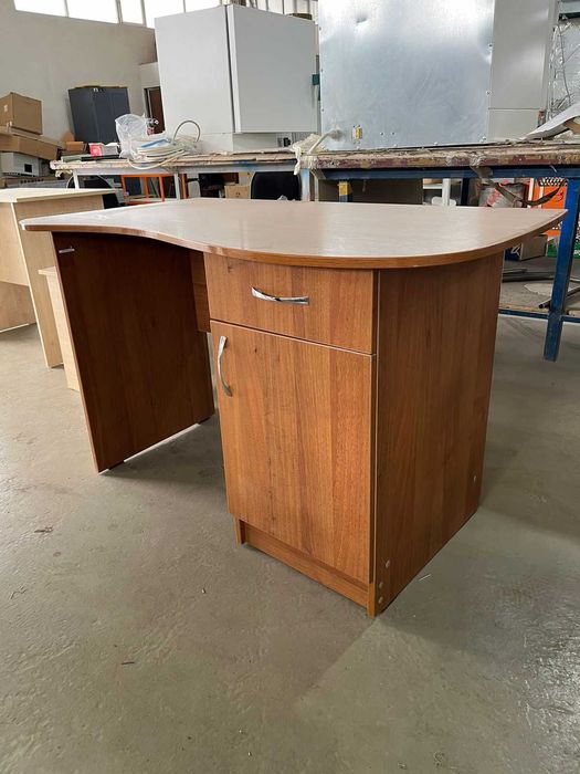 Стол офисный однотумбовый