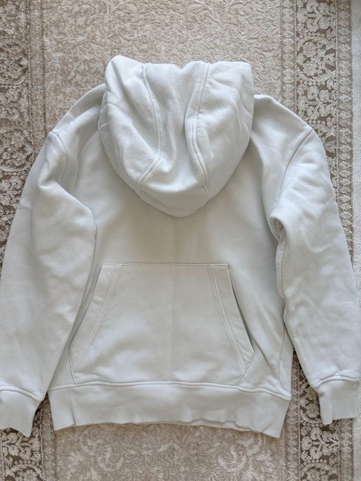 Бяло hoodie на Зара