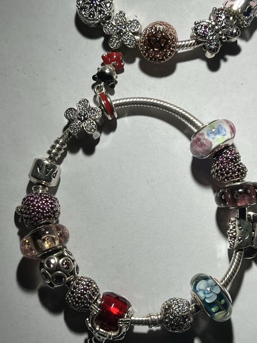 Bratari originale Pandora cu charmuri originale Pandora