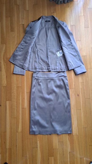 Costum dama Boss, marime XS, purtat o singura data, gri metalizat