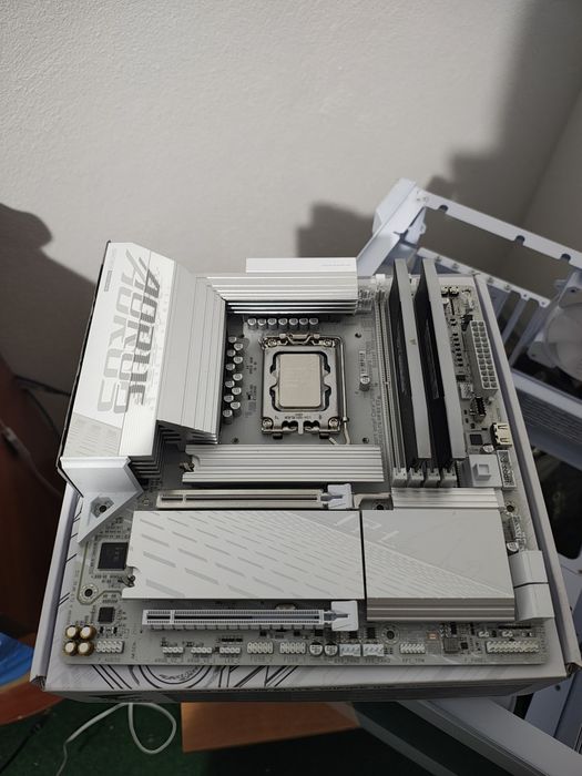Kit i5 245kf cu 32gb ddr5 si b860m