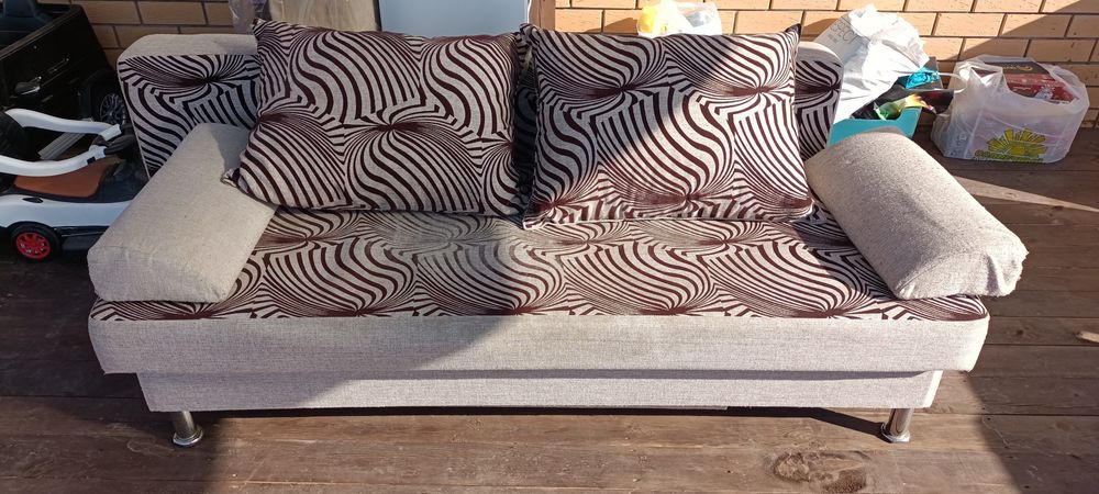 Продам диван с подушками