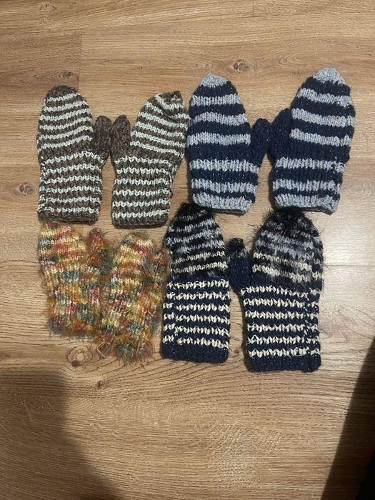 Șosete croșetate de lână si mănuși