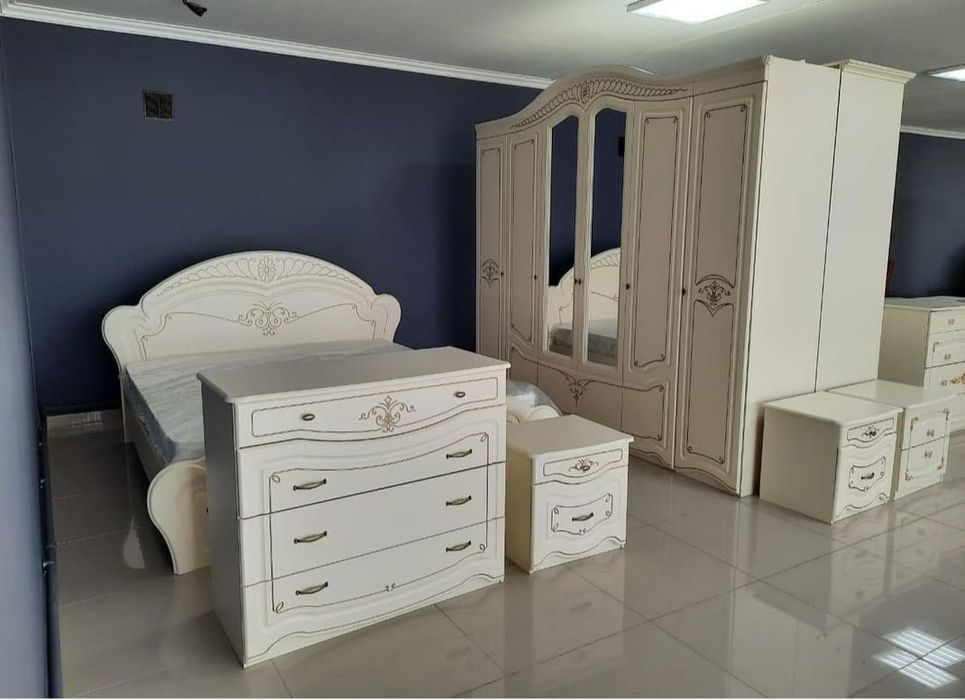 Спальный гарнитур