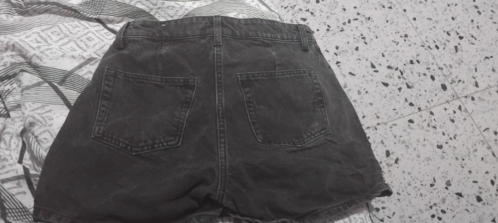 Pantaloni scurți din blug negri, talie înaltă