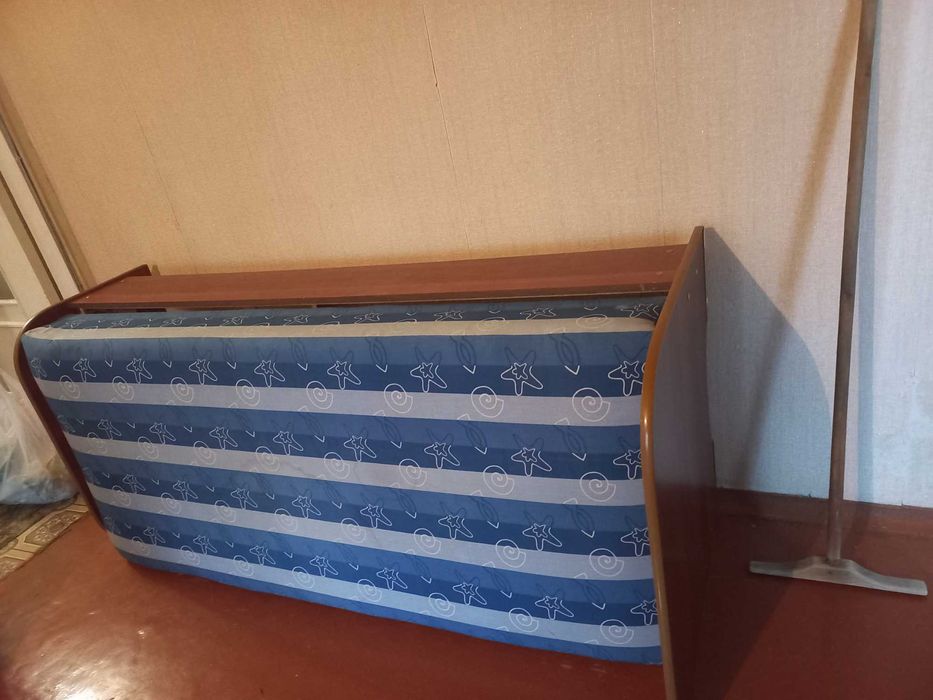 Продам кровать полуторка