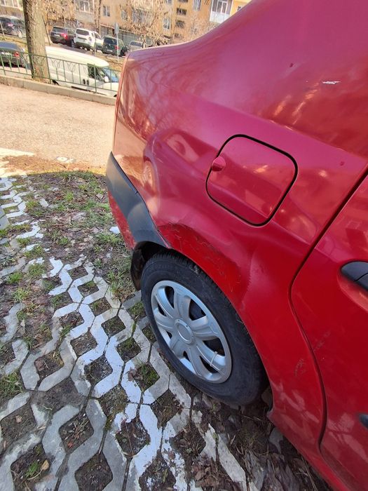 Vând Dacia Logan