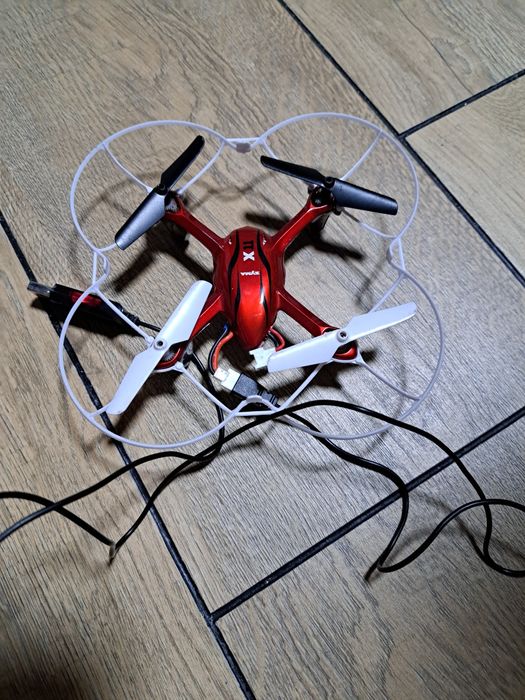 Квадрокоптер радиоуправляемый с пультом