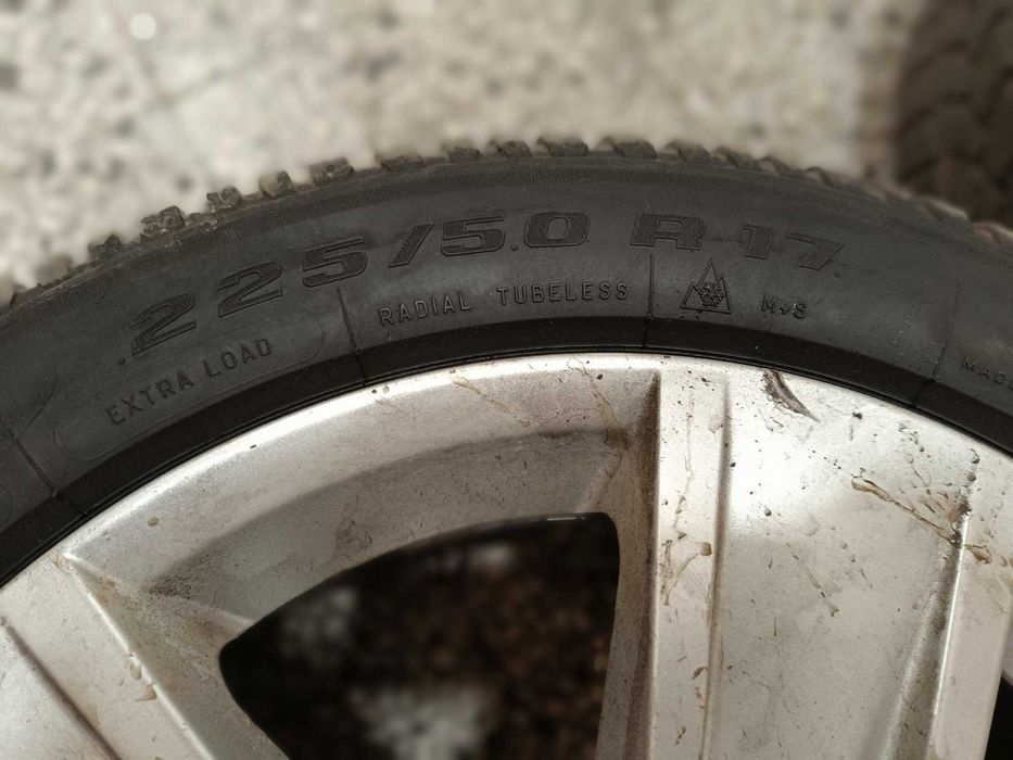 Зимни гуми с джанти 225/50 R17