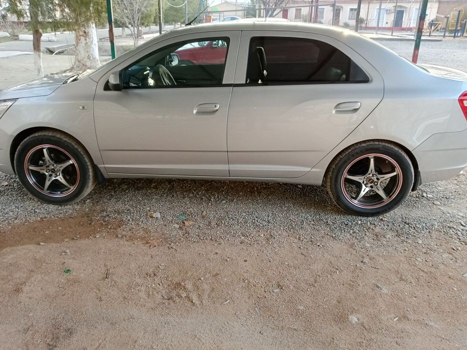 Diska R17 yaxshi xolatda yangi balonlari