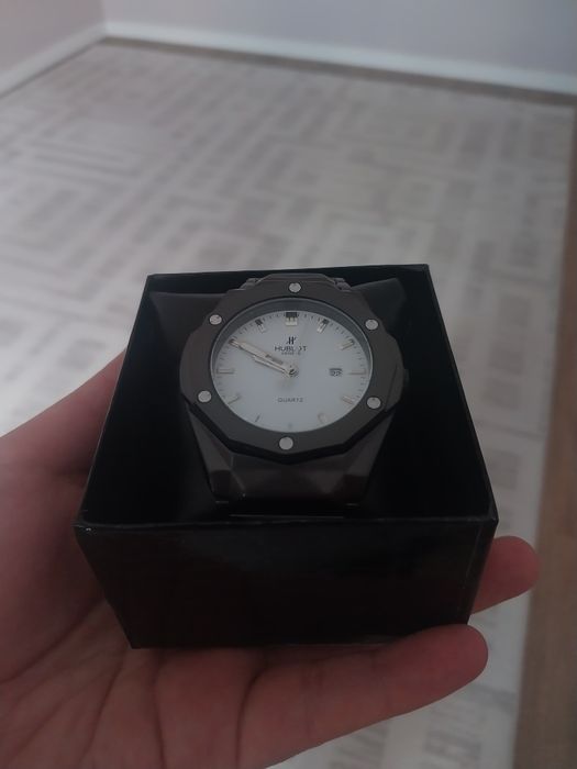 Часы Hublot срочно