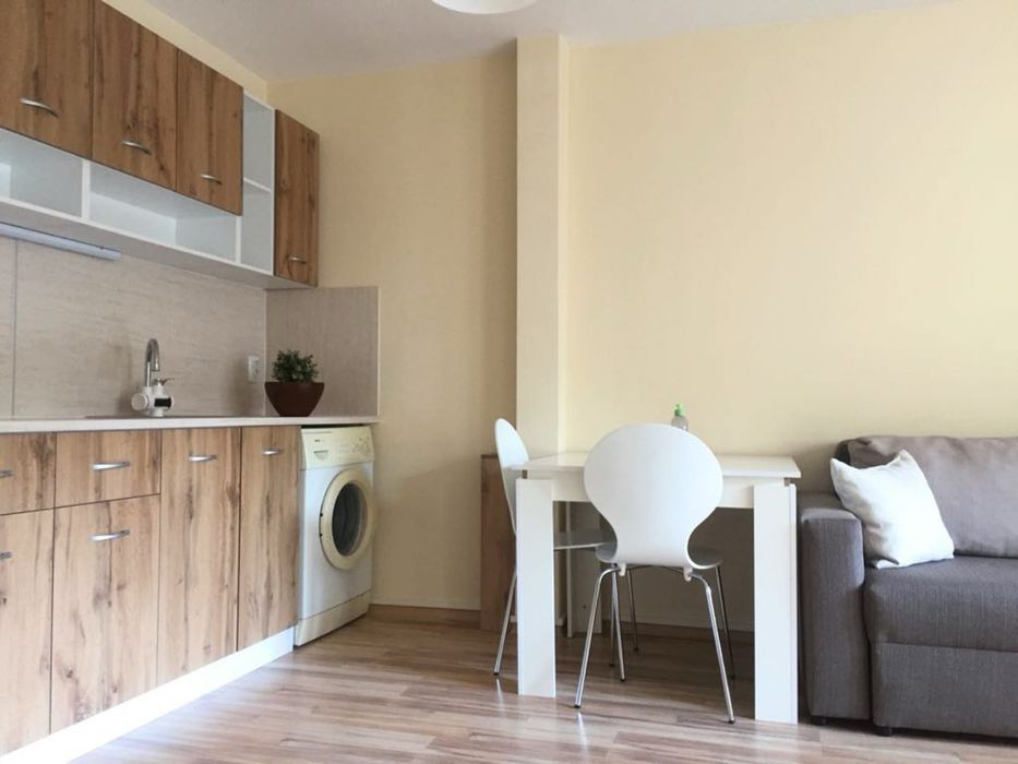 Дава се под наем Двустаен апартамент в Варна, Лятно кино Тракия - 65 кв.м за 453.9 € - Снимка #1