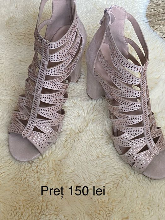 Sandale cu tocuri mici si mari  pentru femei