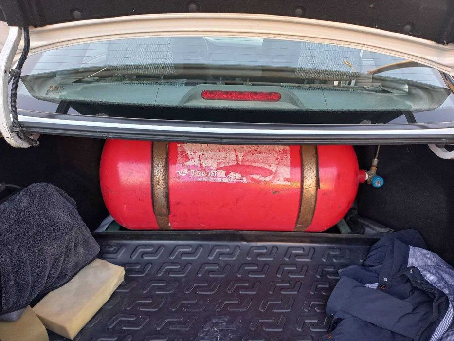 Sotildi Lacetti  2013 Rangi oq mexanika  metan gaz