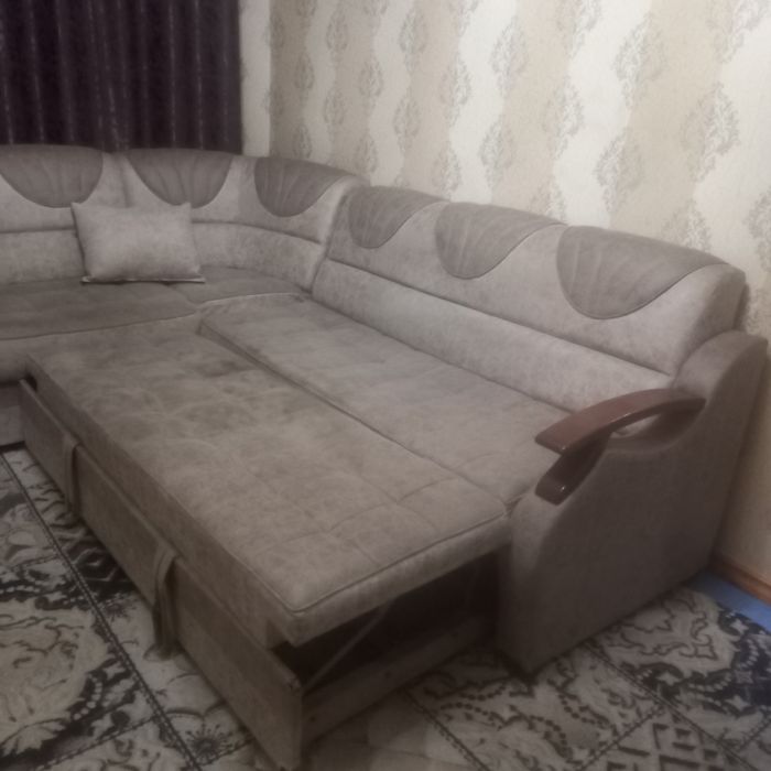 Угловой диван, в хорошем состоянии