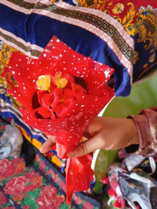 Chiroyli gular bor bor tayor zakazga ham qilib beramiz bayramlar ucn