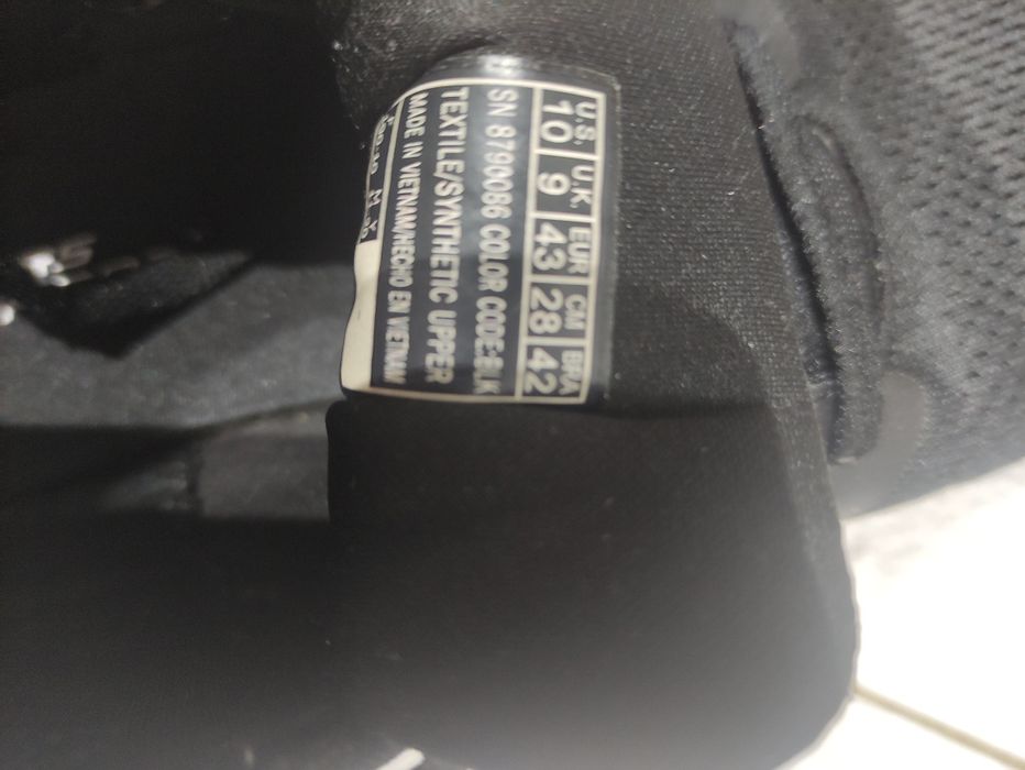 Vând adidași sport