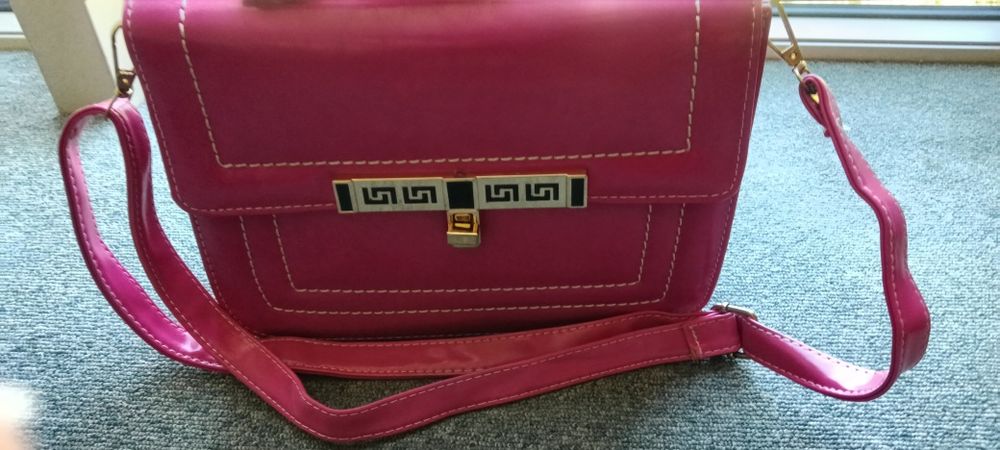 Ежедневна дамска чанта  Изработена от еко кожа