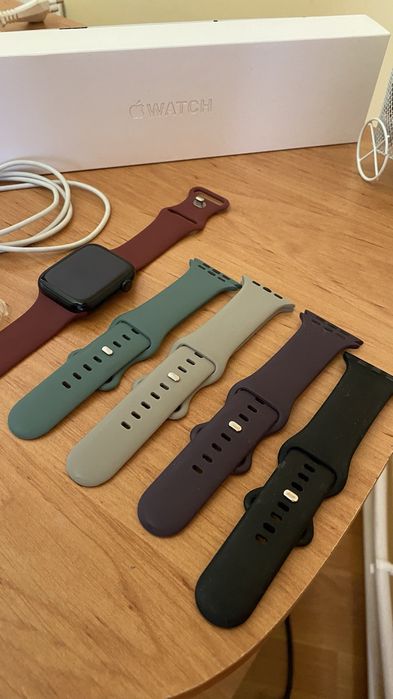 Vând APPLE WATCH seria 7 impecabil.