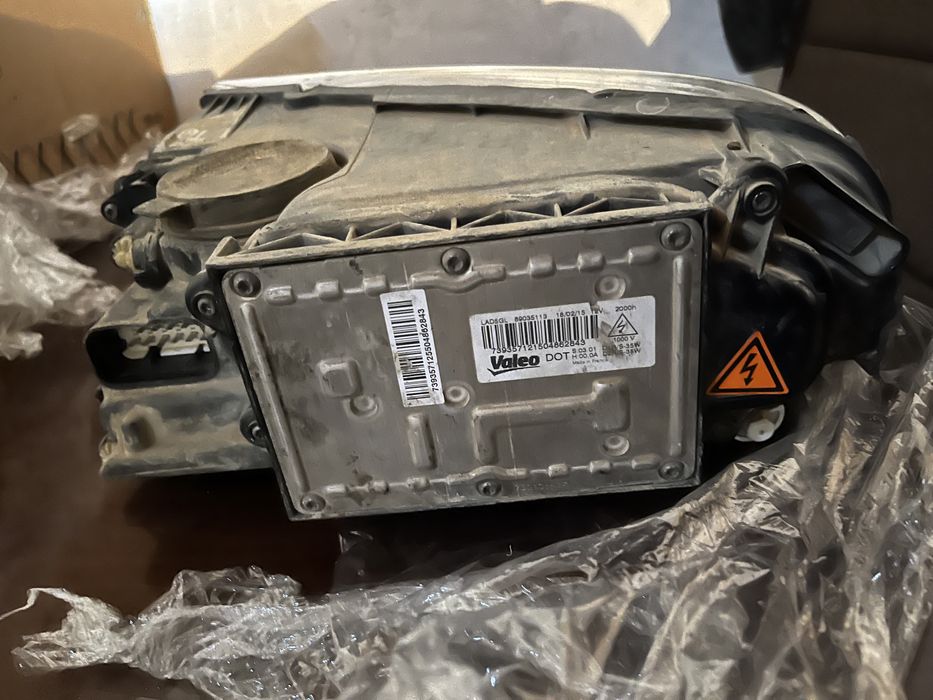 Фара на Туарег оригинал