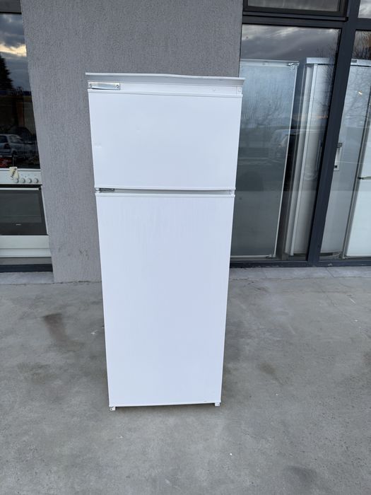 Хладилник с камера 144 см