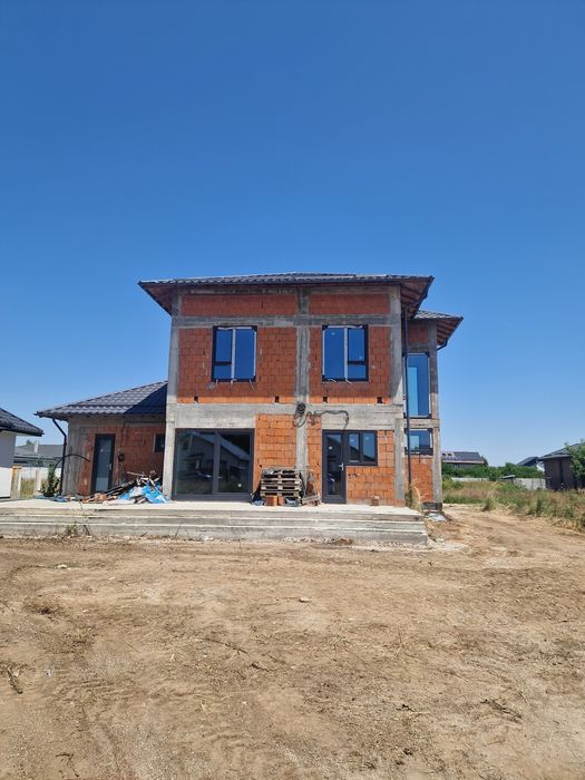 Casa de vanzare 4 camere, 183mp utili, 750mp teren