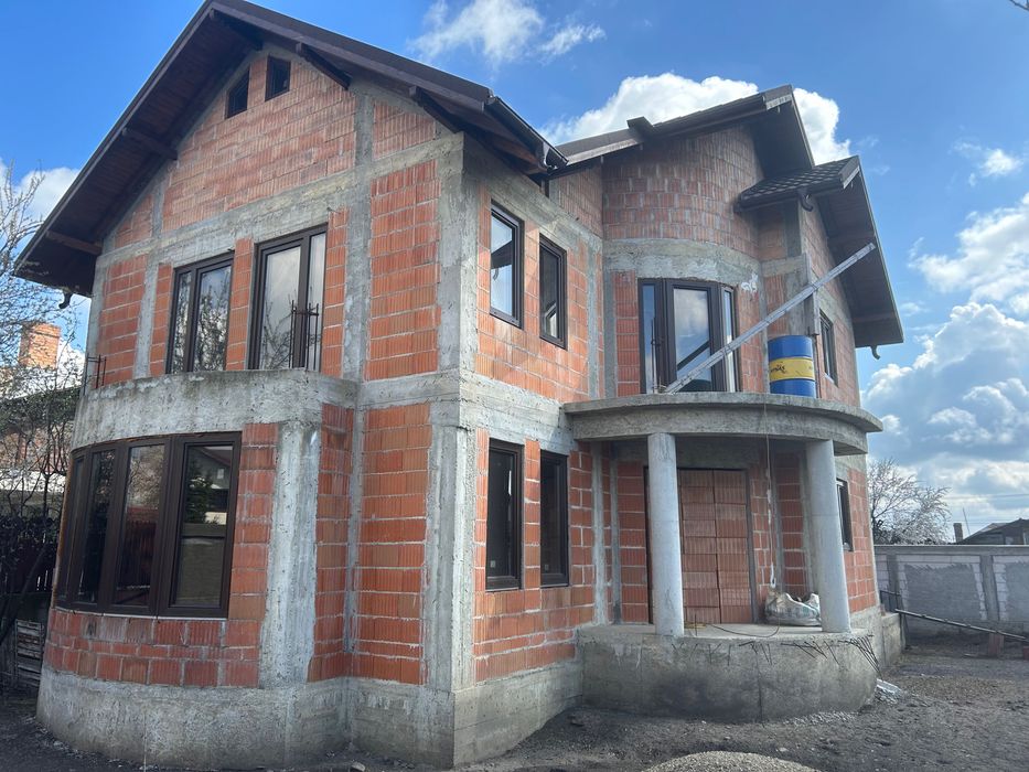 Vilă  de vânzare la roșu