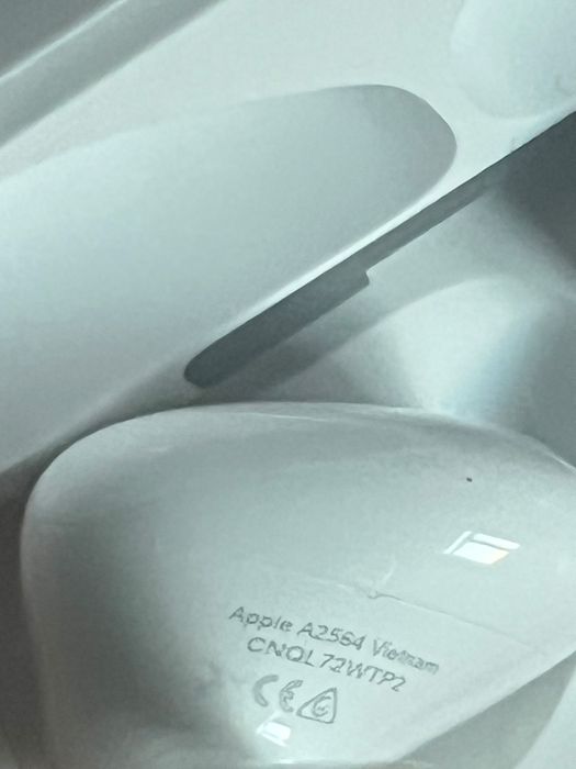 AirPods 4 cu ANC