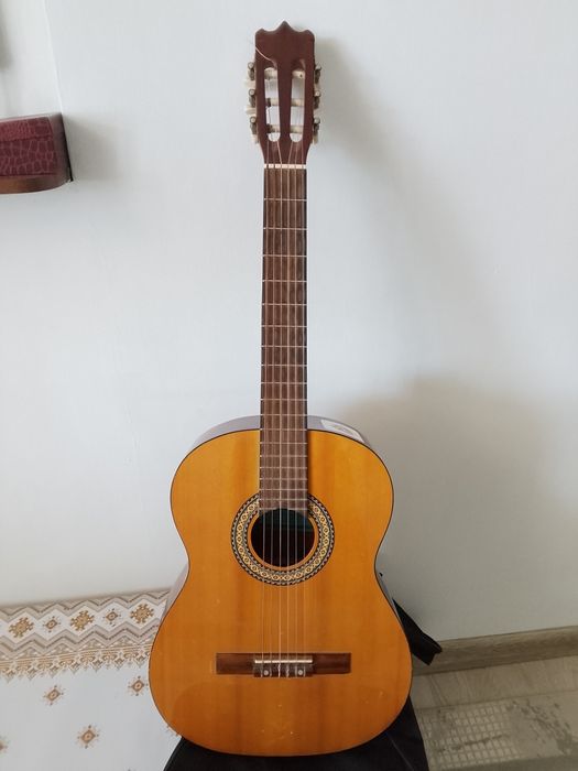 Две гитары Yamaha c40 и акустика