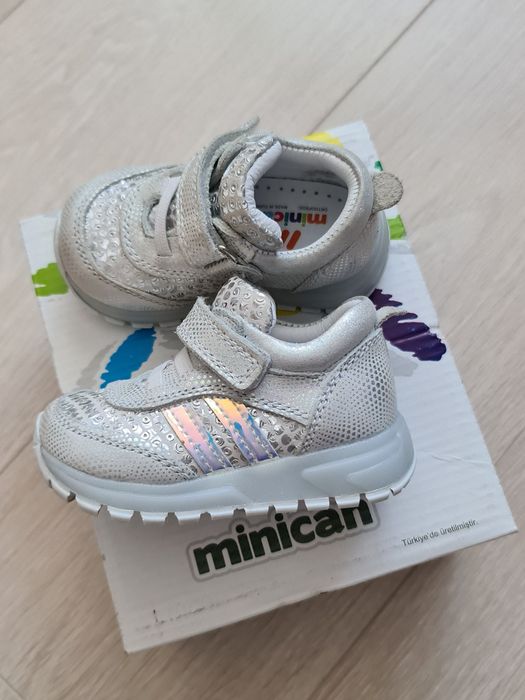 Детские кроссовки