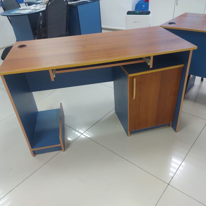 Офисная мебель в отличном состояним