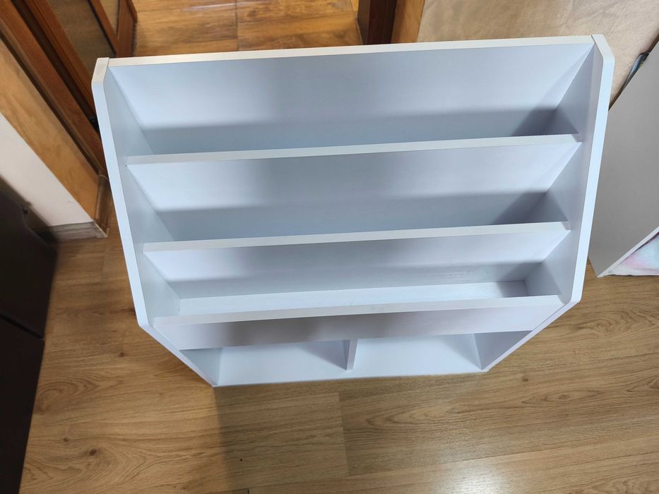 Продавам Детска библиотека