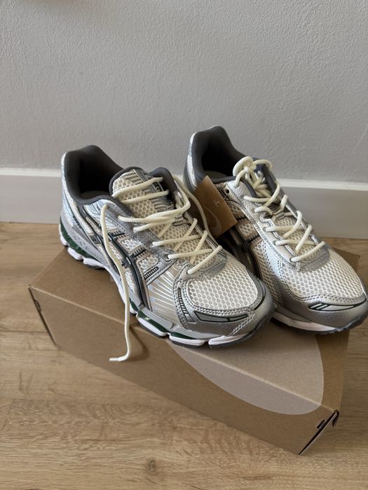 Продаю новые кроссовки ASICS