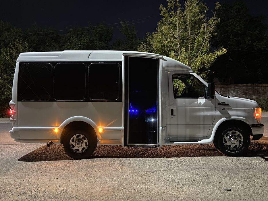 Машина FORD E-350