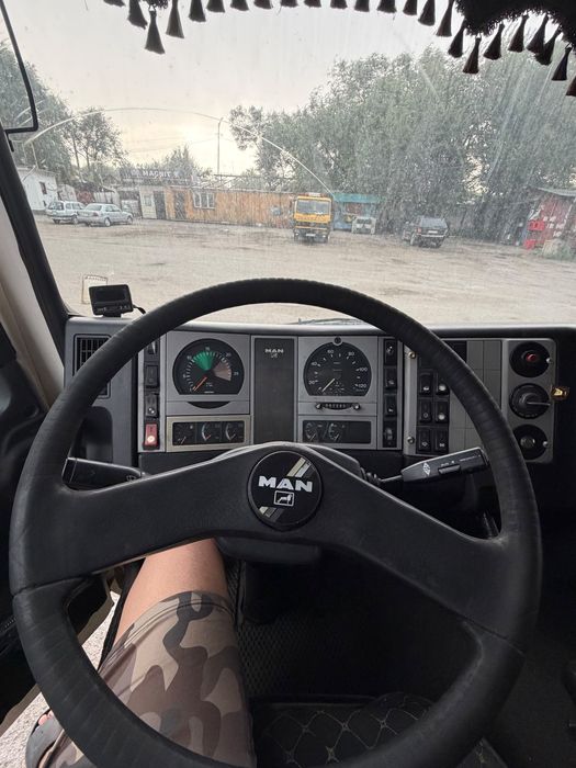 Тягач  MAN F 2000