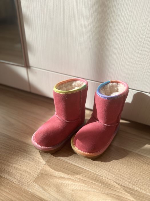 Cizmulite UGG  originale 2 3 ani