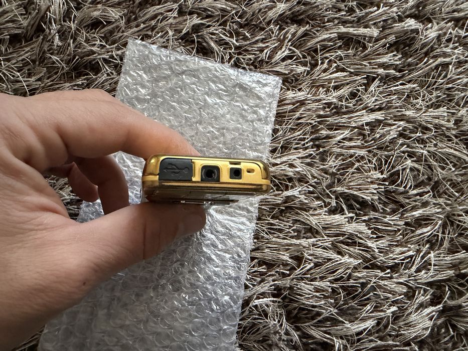 Nokia 6300 gold! Ca si nou! Acumulator nou! De colectie!