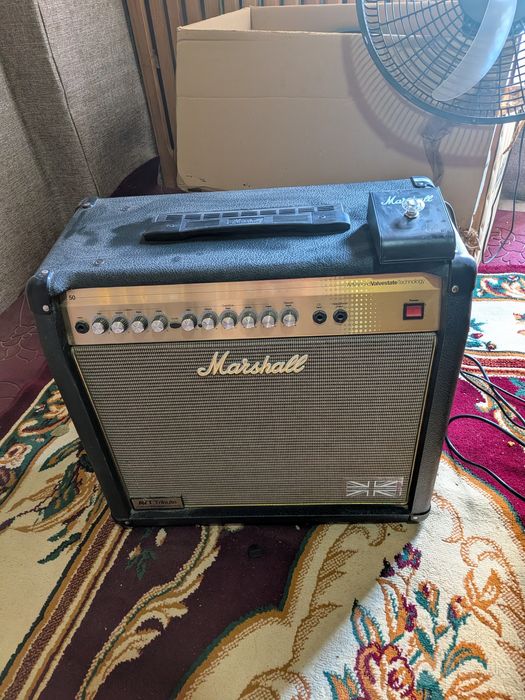 Продаётся комбоусилитель Marshall AVT tribute 50 XT